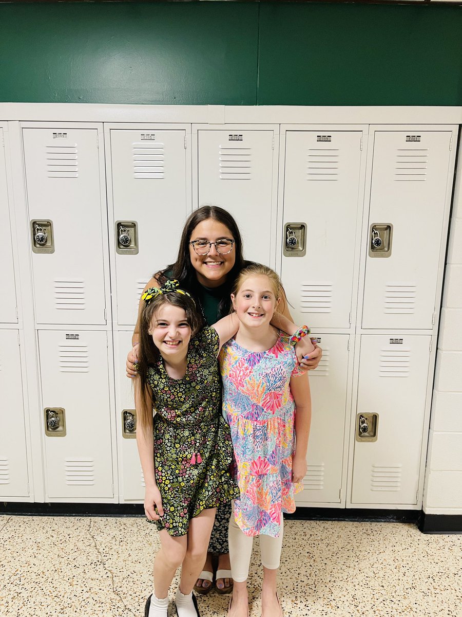 MissSackMusic's tweet photo. This past week, 30 of my students performed solos in the NYSSMA Solo Festival and I am so proud of their hard work! Here’s some pictures of just a few of my shining stars ✨✨ https://t.co/jJFhB3dvz1