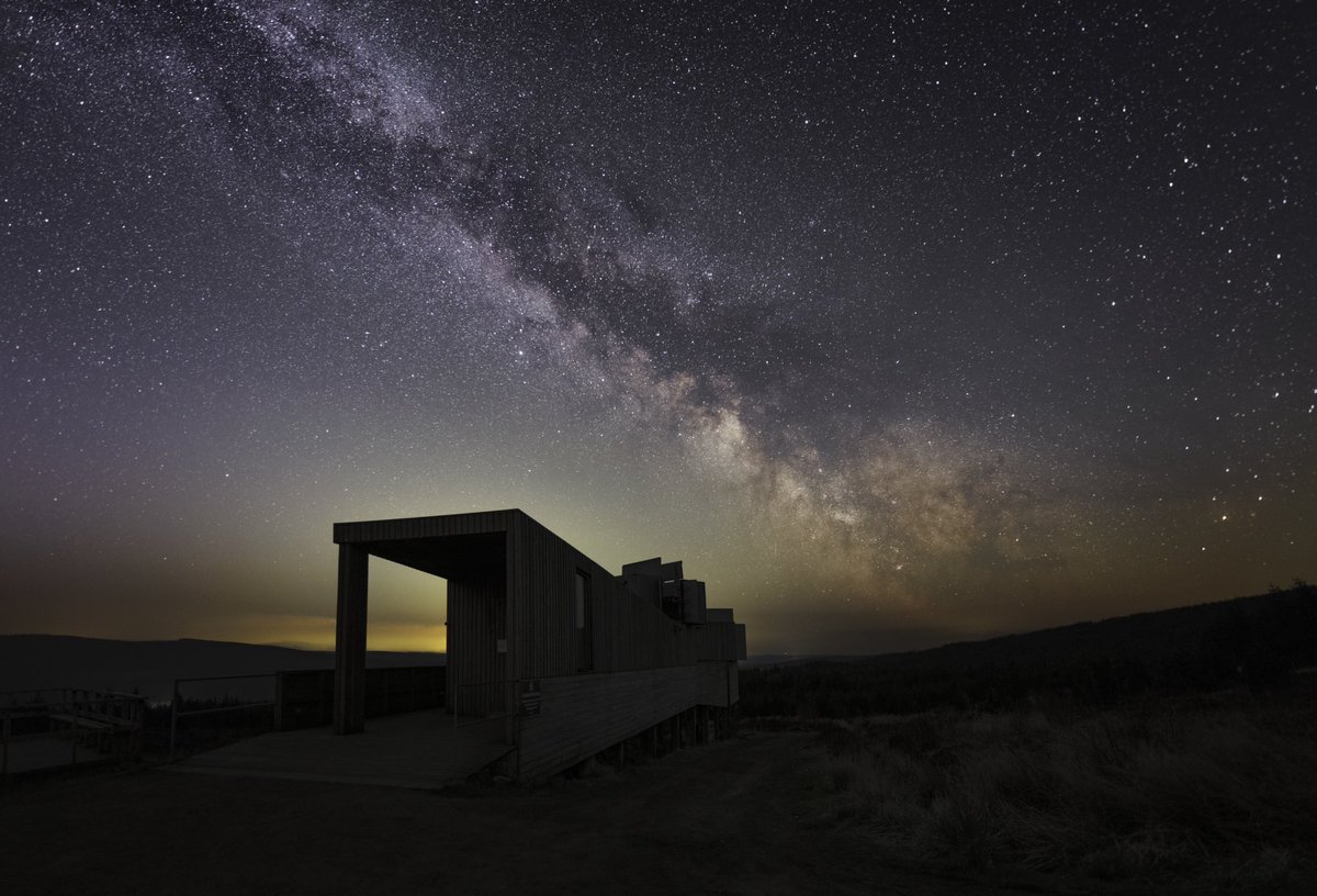 The milkyway core rising <a href="/kielder_obs/">Kielder Observatory</a> 😍