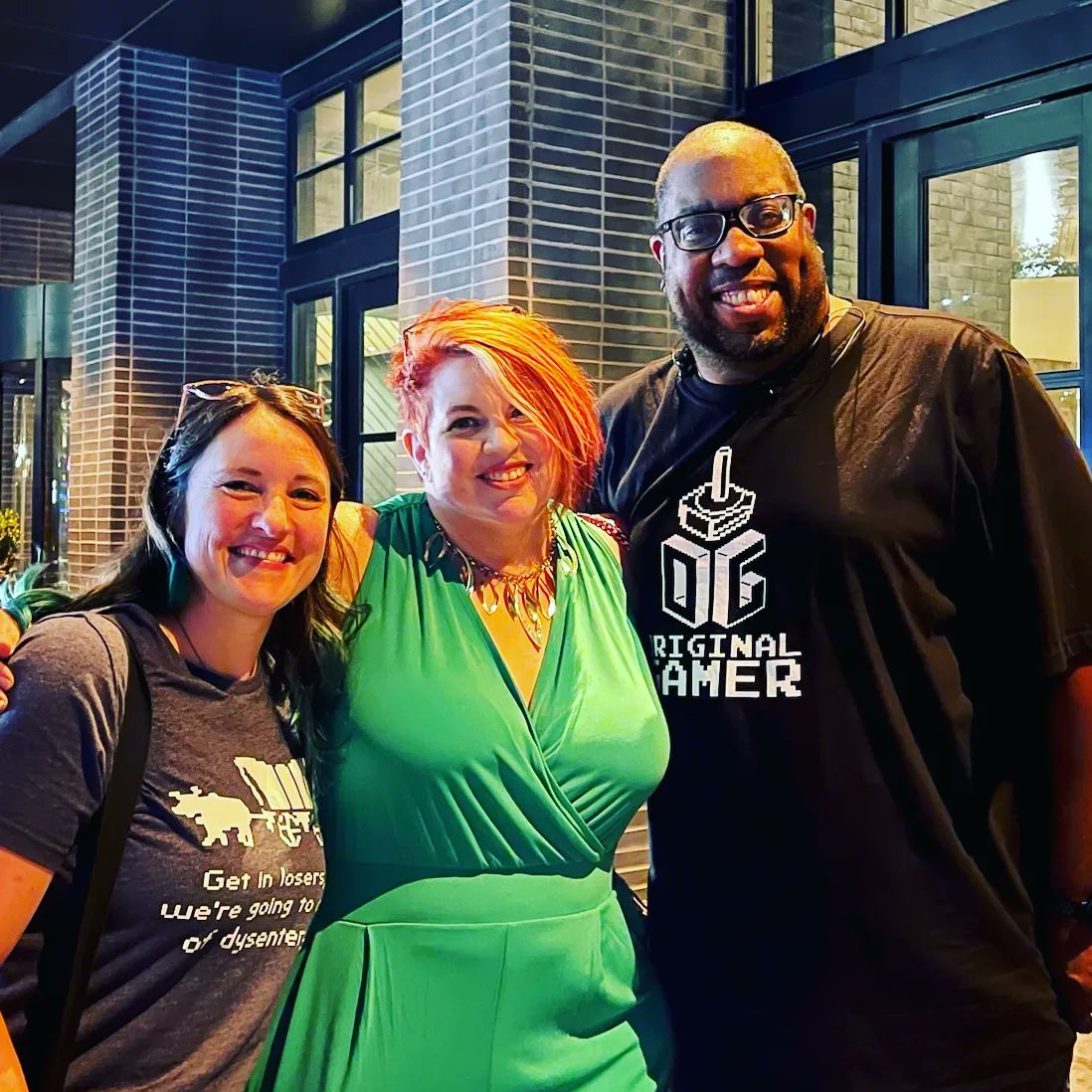 AOwenBooks's tweet photo. Had an absolute blast at #TLA23 with @ShakirRashaan @TracyWolff and @entangledpub!
Thanks to everyone who came to our YA PNR and Fantasy panel and our signings.
#librariansrock #texaslibraryassociation #yafantasy #yaparanormalromance
@EntangledTeen @MacmillanLib https://t.co/i1FU9qoGkj