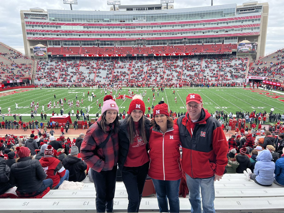 emercynn's tweet photo. #huskers So happy to be back! GBR❤️🏈 https://t.co/Rj9OI1AurY
