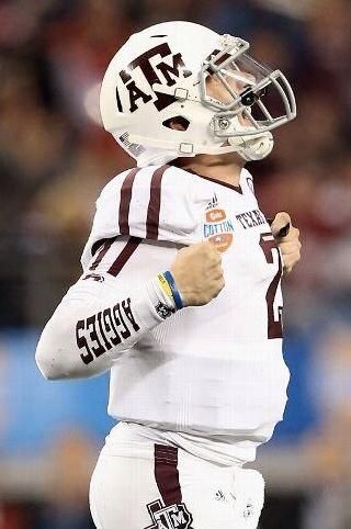SSN_TAMU's tweet photo. When Johnny finally gets his statue at A&amp;M, what pose should he be in?

Poll below https://t.co/COBzwAF4rh