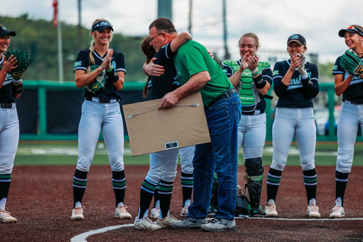 HerdSB's tweet photo. War•ri•or - a brave or experienced soldier or fighter. 

Congratulations to Grace Chelemen on winning the 2023 Warrior Award in honor of Emileigh Cooper. 

Special thanks to Emileigh’s dad, Butch for throwing the first pitch. 

#PaintItGreen // #WeAreMarshall https://t.co/ZV84NAqXsQ
