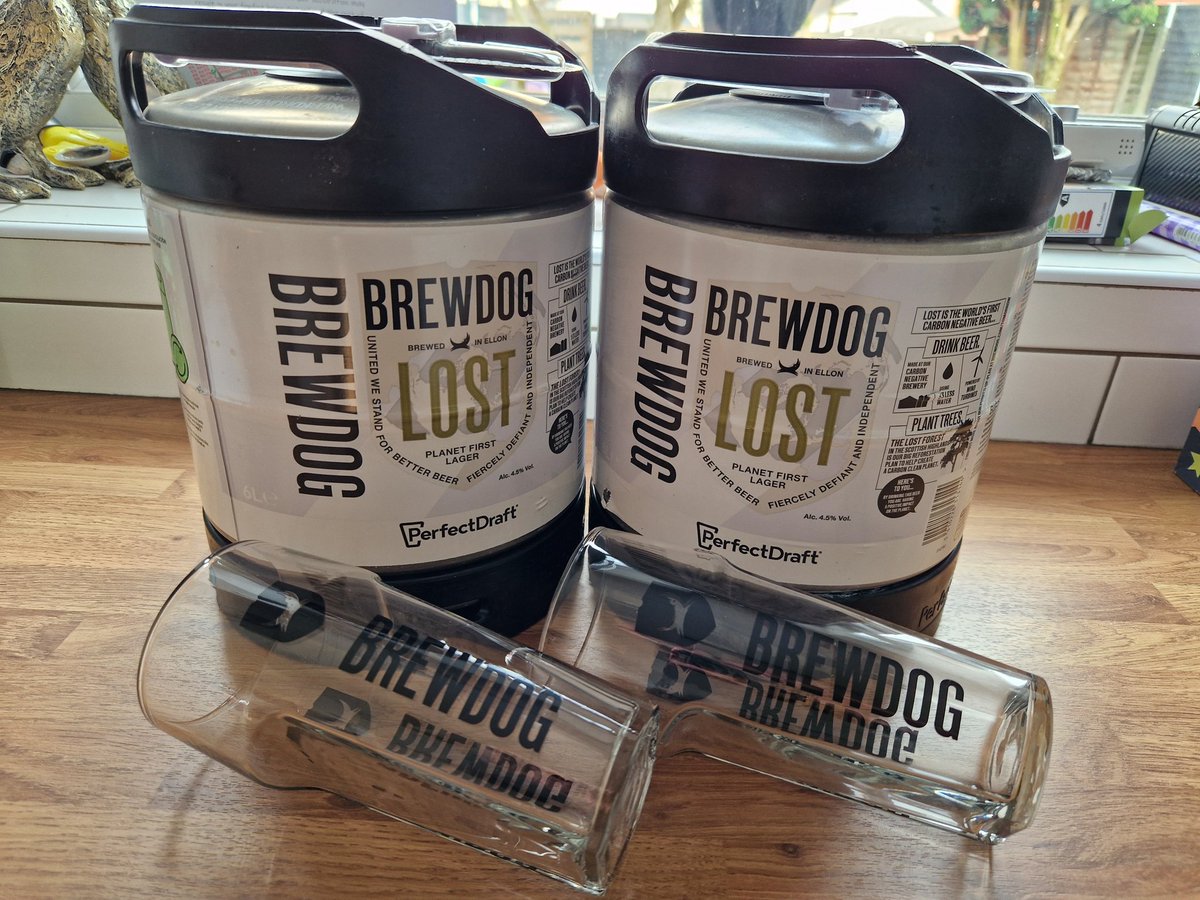 AHeywood_84's tweet photo. Well hello there!! 👀👀 #beerhawk #perfectdraft https://t.co/3eOv3VPaBb