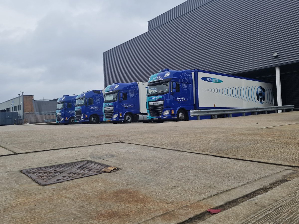FlybyNite_HQ's tweet photo. Loadin time Peter Gabriel #flybynite #petergabriel #entertainment #tourdriver #truck https://t.co/YV82th6kAP