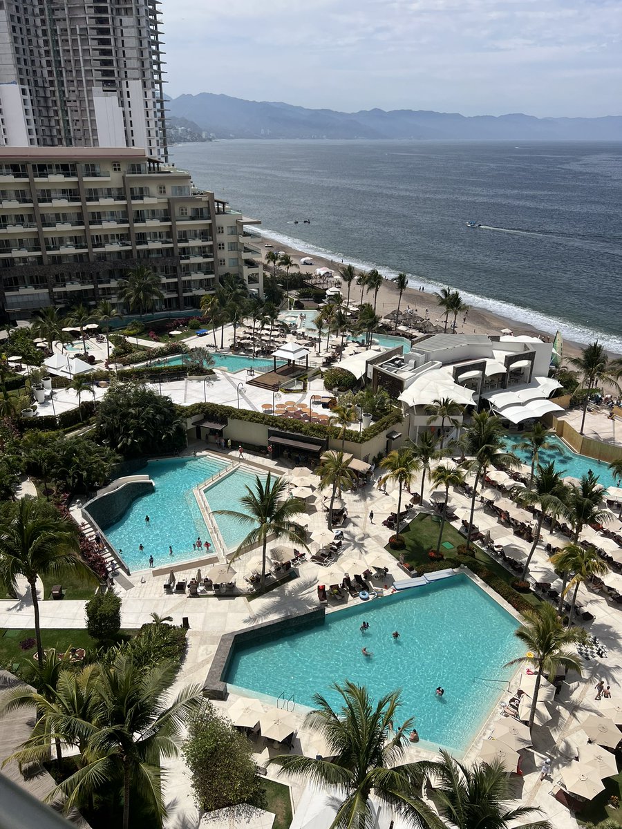 ErnieDFR's tweet photo. Hawaii, Depeche Mode, Puerto Vallarta. Great start to 2023. https://t.co/mo1yZTtnTw
