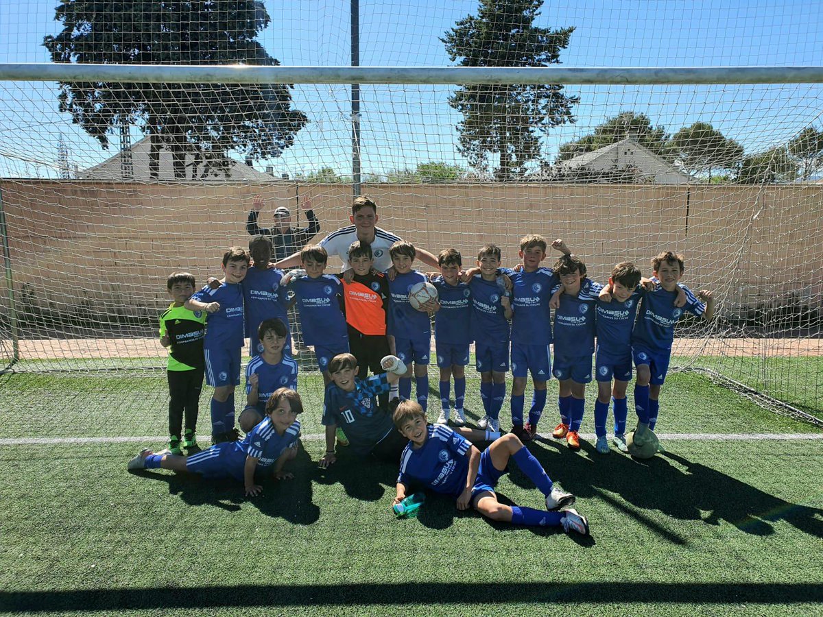 LasRozas_CF's tweet photo. CANTERA| Benjamin C 4-3 @cdalpedrete

⚽️⚽️⚽️ Sergio Rovira
⚽️ Héctor

Partido muy completo del EQUIPO de @educentron13 que sigue en evolución y hace un partido excelente para llevarse los tres puntos.

#CorazonAzul | 💙
#MetodoLRZ https://t.co/dftl7cv7E0