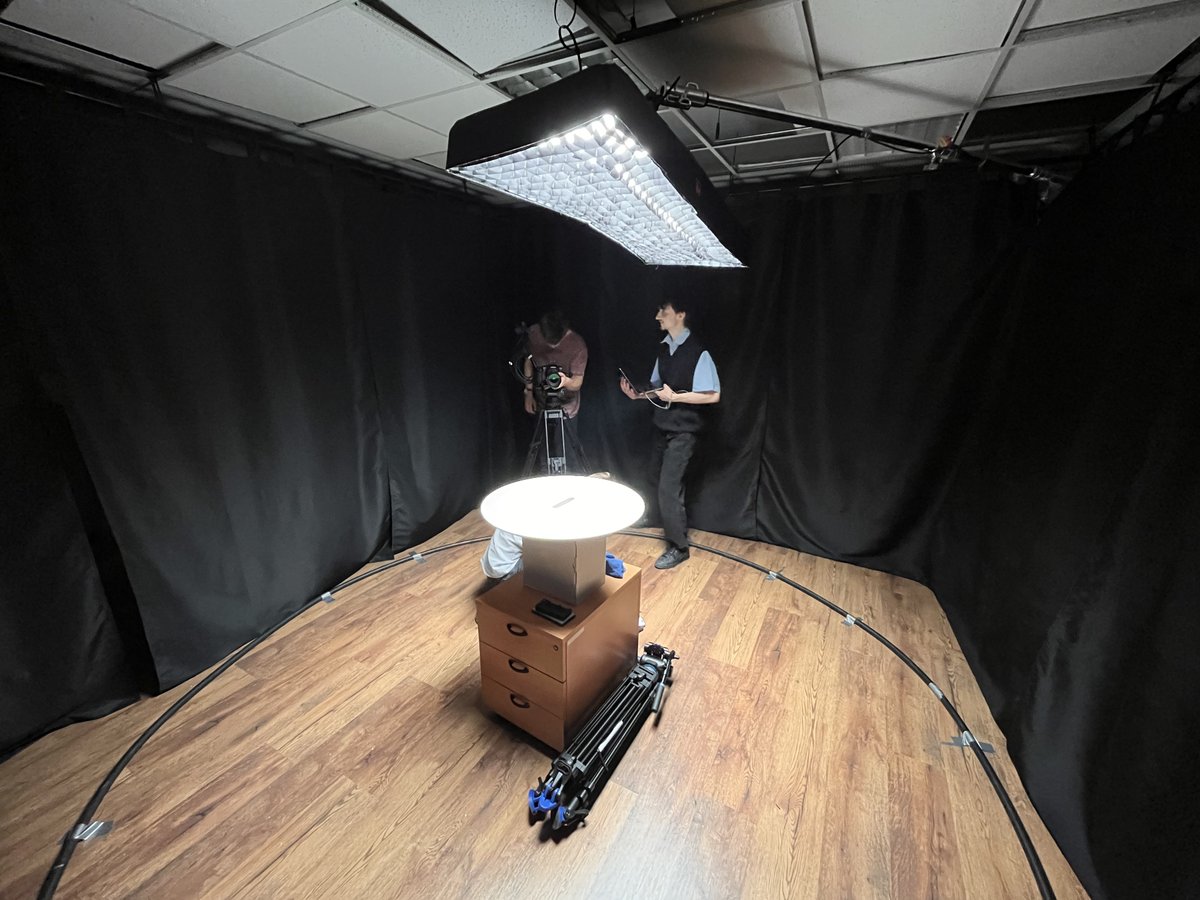 EPIC_VR_'s tweet photo. Nowe studio nagrań w @EPIC_VR_ ! 🤩
Już wkrótce będziemy się dzielić z Wami jeszcze większą ilością wiedzy na temat pracy z wirtualną rzeczywistością!

#vr #studionagrań #wirtualnarzeczywistość #vr #metaverse #metaversecompany #epicvrtalks #gry #gryvr https://t.co/Cn9XkuOI4o