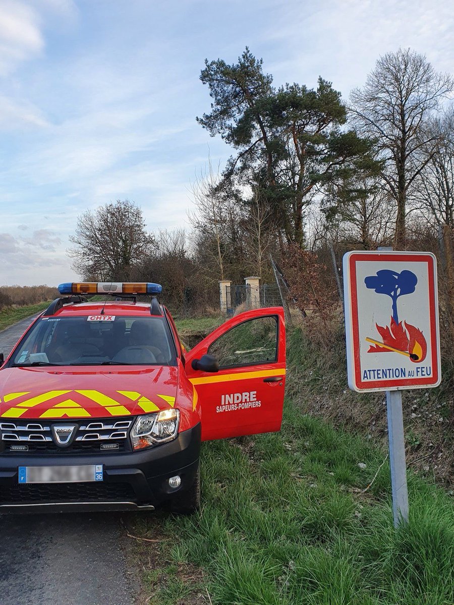 pompiers36's tweet photo. #JourneeMondialeDeLaTerre 🌍🌳 Plus d’un fumeur sur 4 jette son mégot par la fenêtre de sa voiture. Ensemble, protégeons notre planète, adoptons les bons comportements pour limiter le risque de #FeuxDeForêt. 

🚭 Ne jetez pas vos mégots par terre ou par la fenêtre en véhicule. https://t.co/FIwXDMnJ7C