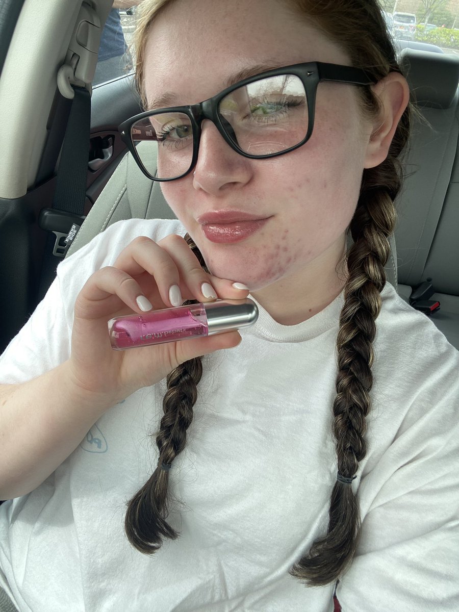 The <a href="/rembeauty/">r.e.m. beauty</a> raspberry drip lip oil is LIFE CHANGING!!! I love it so much!! 🍓🫐🤍 #rembeauty #rembeautyflightcrew #flightcrew