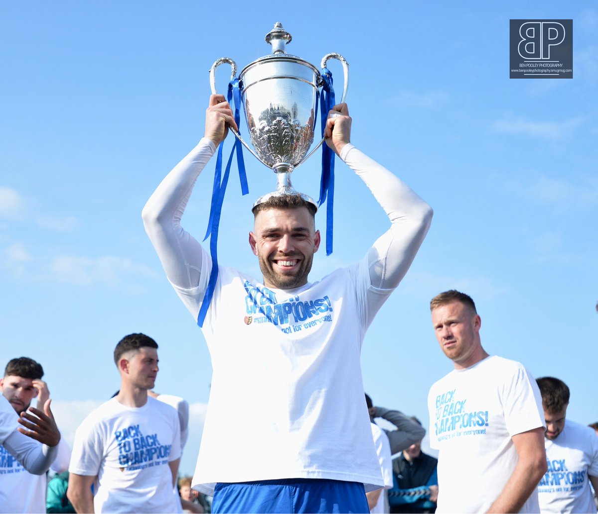 pitchside_bp's tweet photo. BACK TO BACK TITLES 🏆🏆
@_IWFC 1-0 Harleston Town
22/4/23 
IG- Pitchside_BP
______________________________________
#BenPooleyPhotography #WinningsNotForEveryone #BackToBack #NonLeague https://t.co/f56aDLRNG8