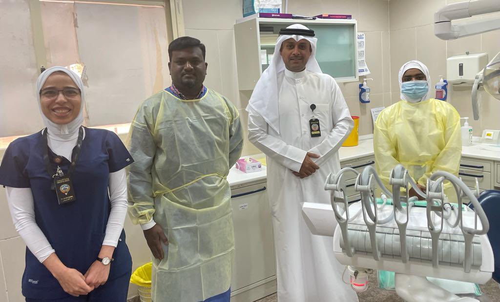 د.عادل الميع رئيس وحدة طب الأسنان بمنطقة حولي الصحية يتفقد سير العمل بعيادات الخفارة للاطمئنان على سير العمل خلال عطلة العيد تنفيذاً لتوجهات وزير الصحة د.أحمد العوضي