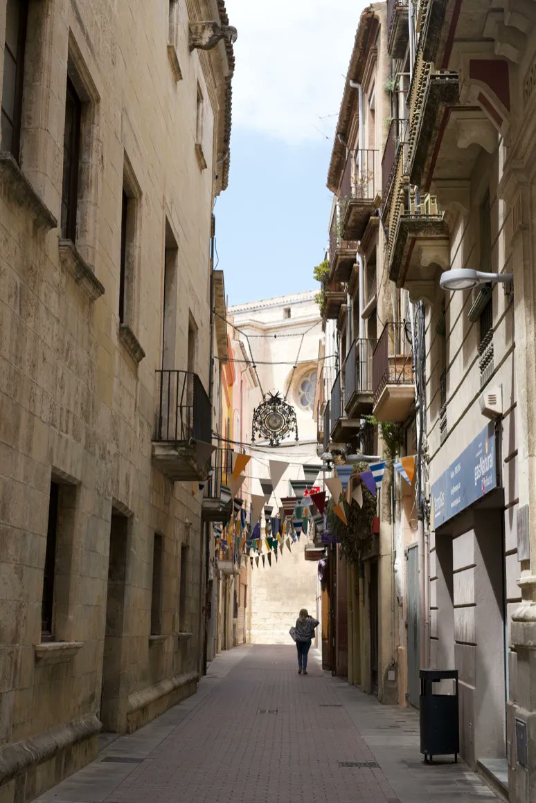 collabout_cat's tweet photo. Per Vilafranca ja no hi transita ningú des que hi va haver el brot de "La Rabiosa",  un misteriós virus dins l'aventura "La Cura de la Ràbia"🦠

Les nostres proves escampades per la ciutat us portaran a conèixer una Vilafranca peculiar i misteriosa🕵

#vilafranca #enigma #misteri https://t.co/b0ZZJV5Pb5