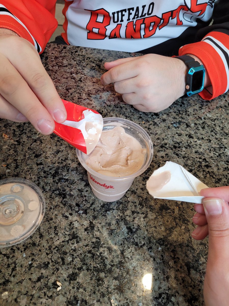 hpfrekk's tweet photo. When you don't get anything to eat the @Wendys frosty with, you improvise
#nospoonneeded https://t.co/cI6HQ7A40g