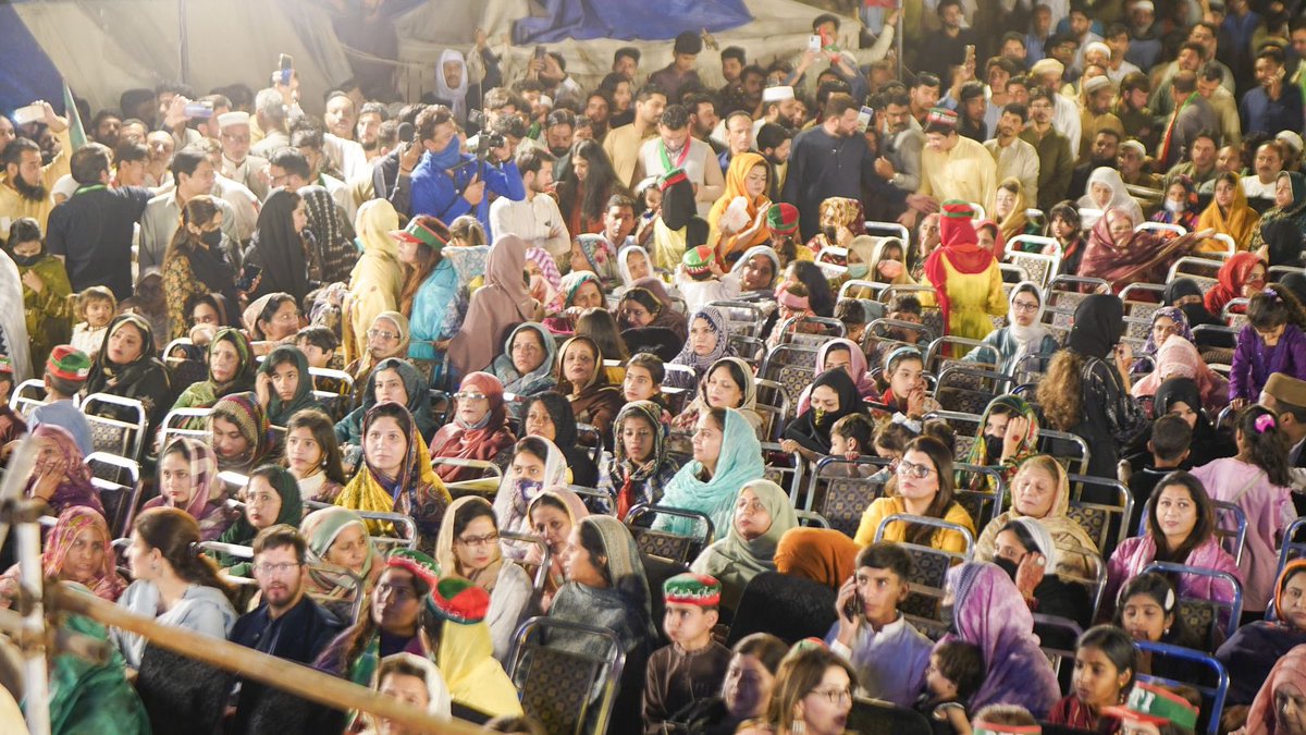 PTIofficial's tweet photo. In pictures 📸 : people of Pakistan gather at Zaman Park to celebrate Eid with Imran Khan! #EidWithImranKhan https://t.co/iGDJt6jdjZ