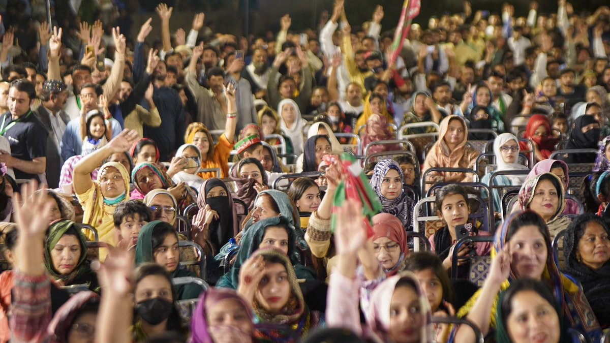PTIofficial's tweet photo. In pictures 📸 : people of Pakistan gather at Zaman Park to celebrate Eid with Imran Khan! #EidWithImranKhan https://t.co/iGDJt6jdjZ