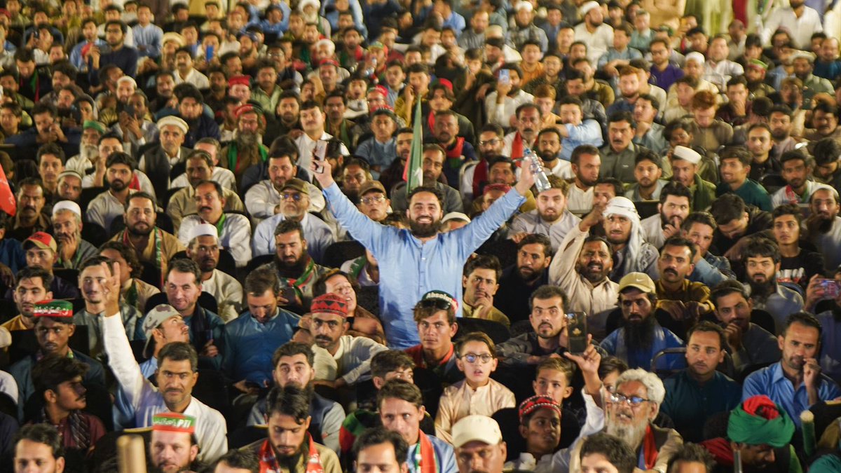 PTIofficial's tweet photo. In pictures 📸 : people of Pakistan gather at Zaman Park to celebrate Eid with Imran Khan! #EidWithImranKhan https://t.co/iGDJt6jdjZ