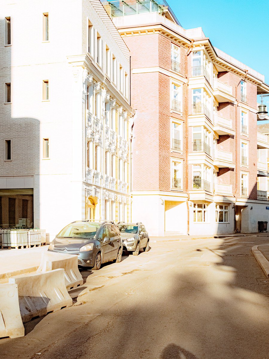 omgamithequeen's tweet photo. Parked cars

Fujifilm X20 et Fujinon 7.1–28.4 mm f2.0–2.8 // #vsco #streetviews #weeklyselects #newperspectives #cinematicstills #centerstage #streetphotography https://t.co/PjxTQYAVb5