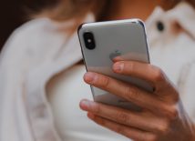 #Marketingnieuws #Online #Socialmedia Een leven zonder smartphone is dichterbij dan je denkt: Column – De smartphone en digitale schermen spelen een grote rol in ons dagelijks leven. Maar, het einde van die dominante rol komt .. dld.bz/jCwHh