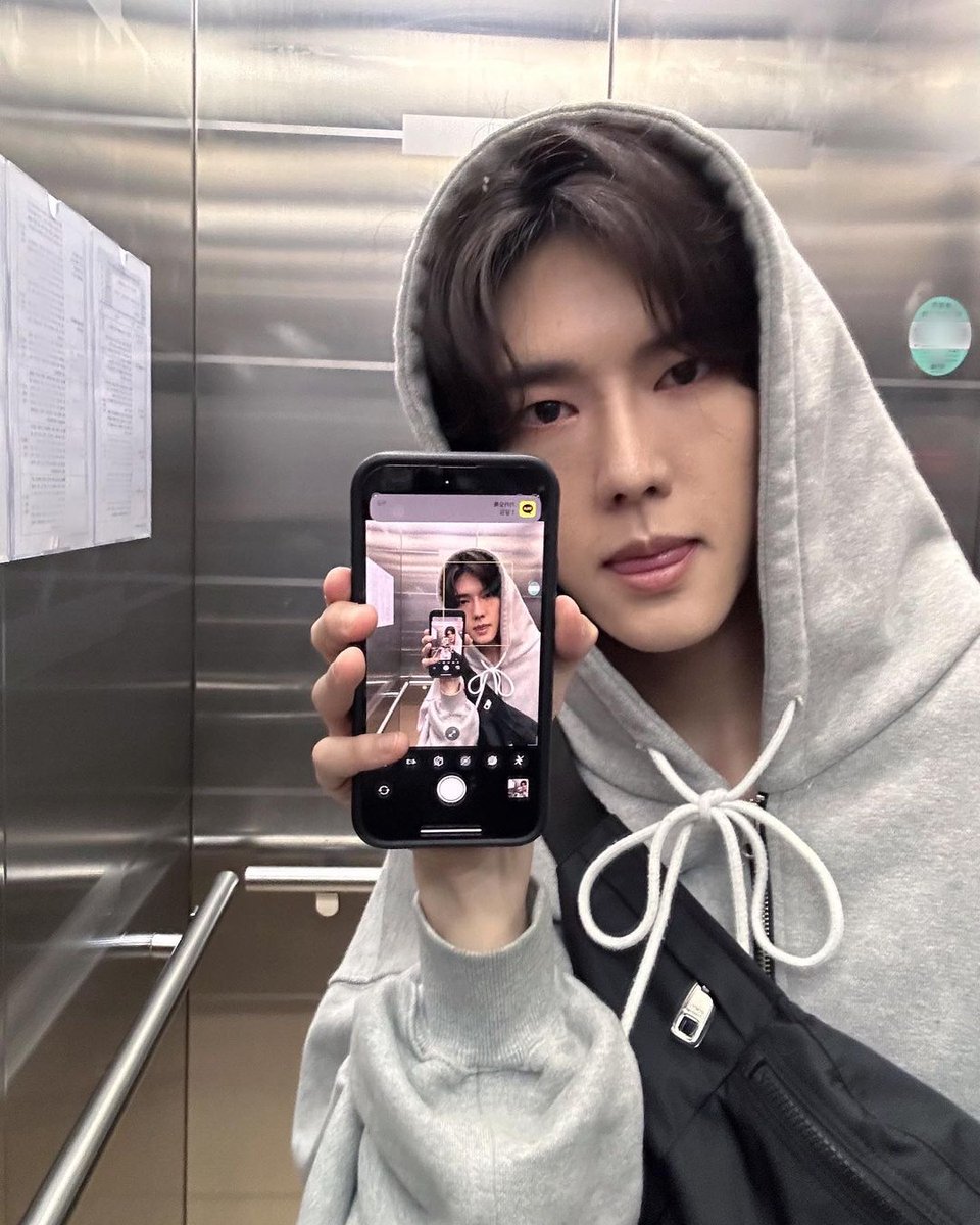 junghoonmx's tweet photo. Instagram | 220423
Que querias.
.
#오메가엑스 #OMEGA_X #정훈 #한정훈 #JUNGHOON #junghoonmx https://t.co/nOGhznW2CE