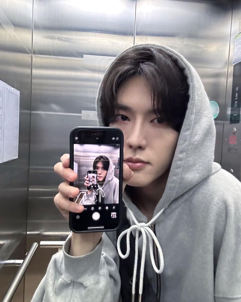 junghoonmx's tweet photo. Instagram | 220423
Que querias.
.
#오메가엑스 #OMEGA_X #정훈 #한정훈 #JUNGHOON #junghoonmx https://t.co/nOGhznW2CE