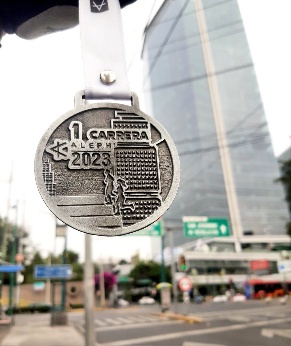 julio12345565's tweet photo. Una vertical más que se logra turno #TorreAleph 🏙. Aveces se subestiman la verticales y desde luego tienen su grado de dificultad. #YoElegiCorrer 40 Pisos=1120 escalones #CarreraVerticalAleph 🏙⬆️🏃💨 @SumandoKMx #RunningEvolution . @ManicomioRunner @ComuniRunners @templorunner https://t.co/epk4uHWZMc
