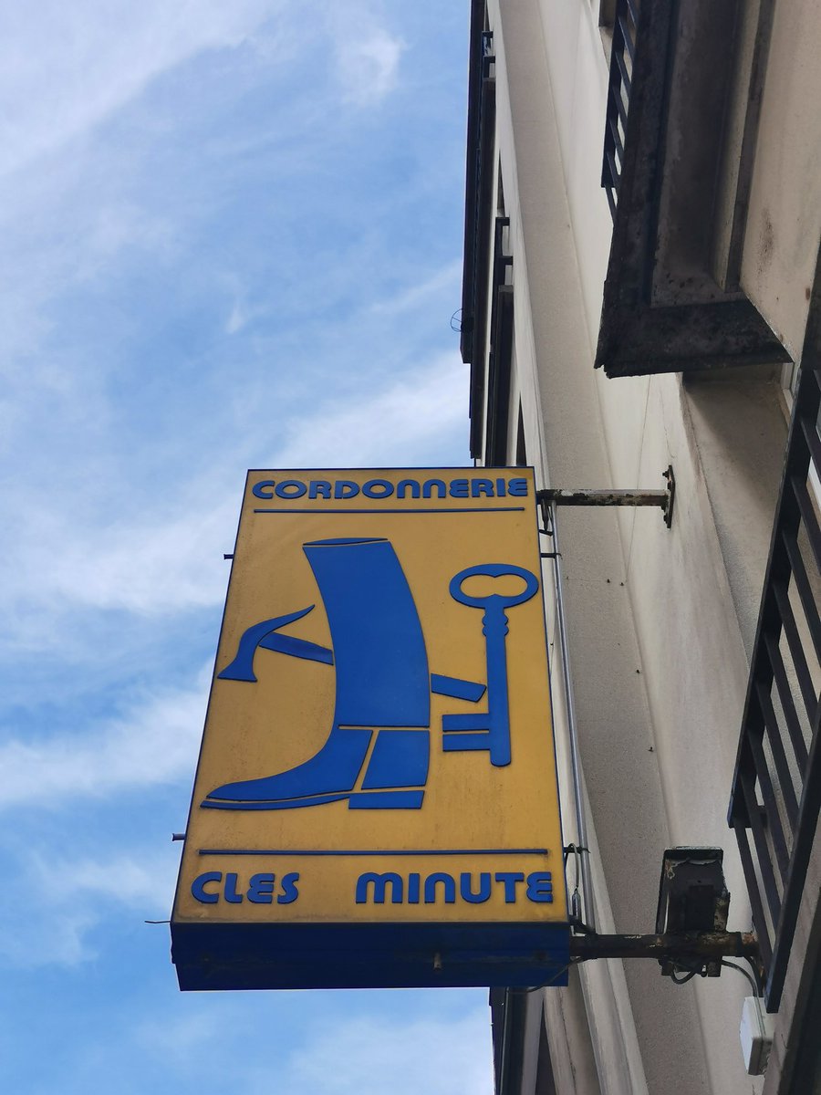 Badalssim's tweet photo. #CommercePop en désuétude https://t.co/GSwv66J49t