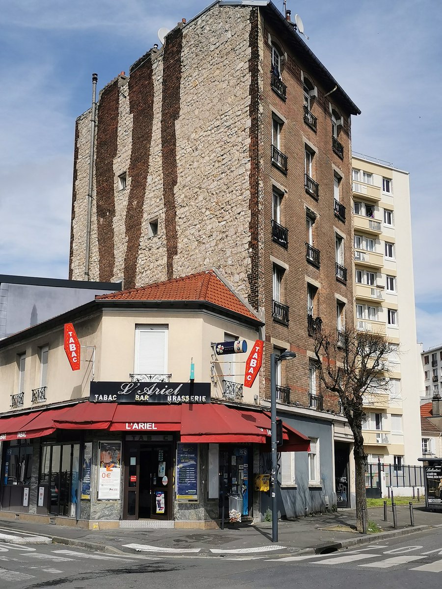 Badalssim's tweet photo. #CommercePop en désuétude https://t.co/GSwv66J49t