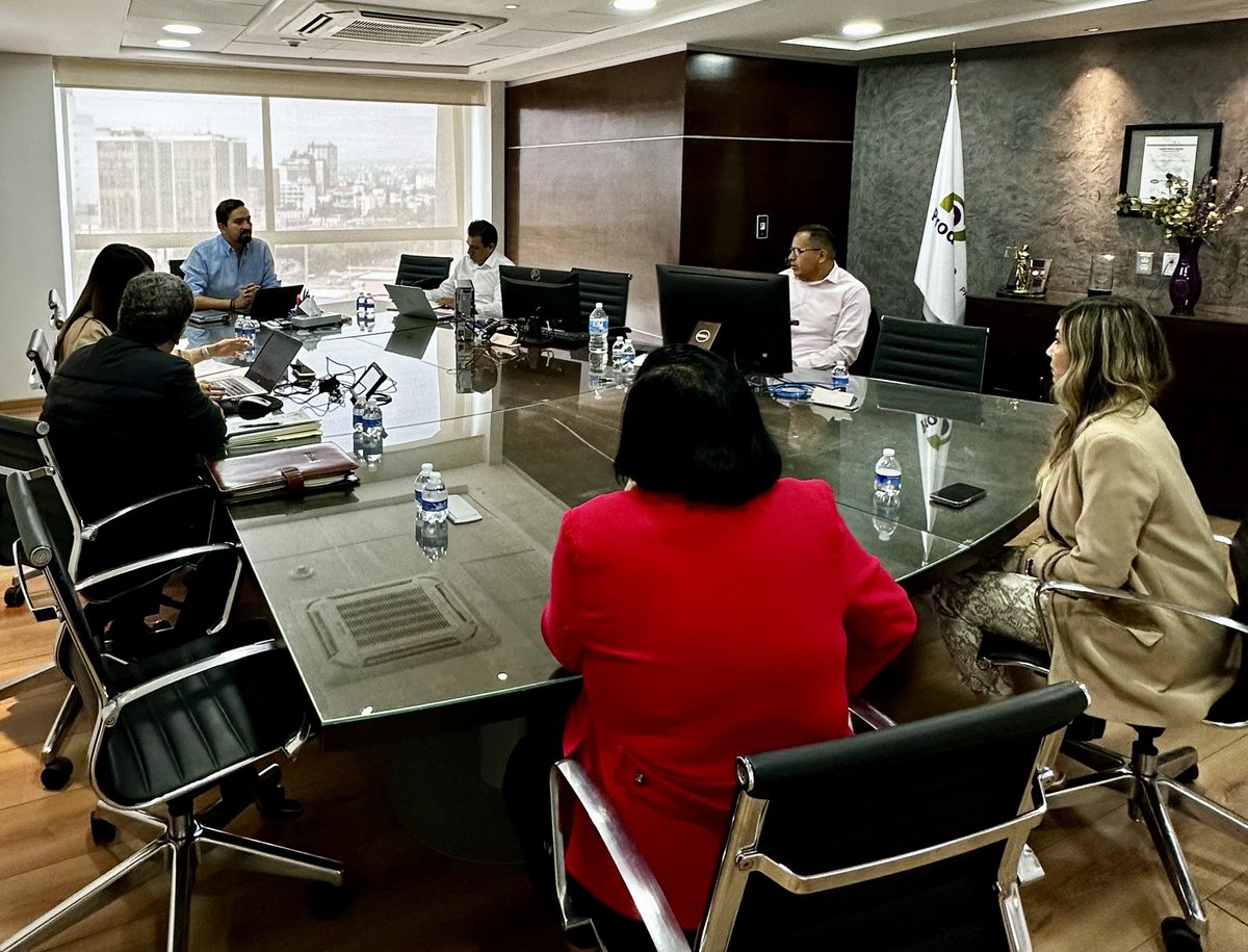 ProdeconMexico's tweet photo. El Mtro. @OcampoArmando_ se encuentra en nuestras oficinas centrales brindando atención a la ciudadanía en apoyo a la presentación de su declaración anual como personas físicas . ¡Gracias por su confianza! 
Recuerda que el próximo sábado también los estaremos atendiendo. https://t.co/NU5nXAjqRW