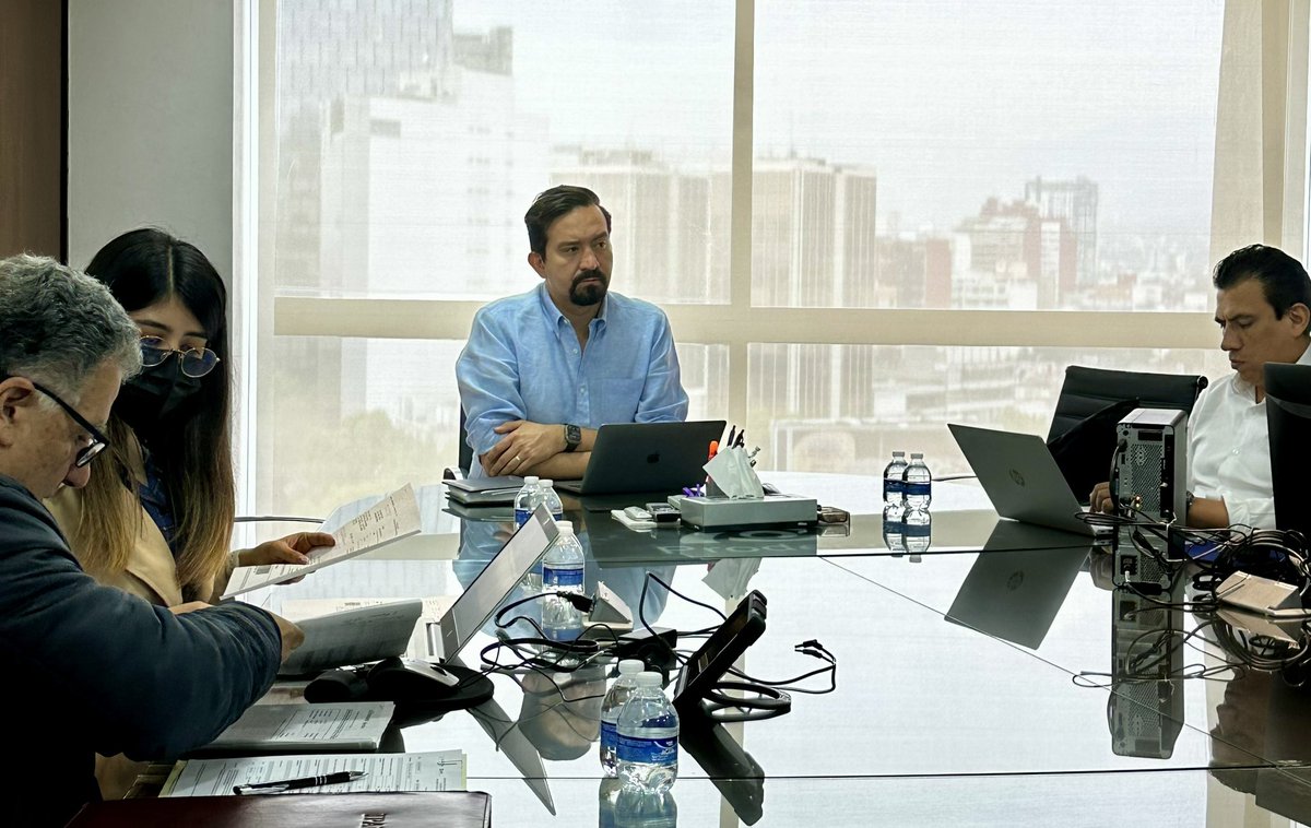 ProdeconMexico's tweet photo. El Mtro. @OcampoArmando_ se encuentra en nuestras oficinas centrales brindando atención a la ciudadanía en apoyo a la presentación de su declaración anual como personas físicas . ¡Gracias por su confianza! 
Recuerda que el próximo sábado también los estaremos atendiendo. https://t.co/NU5nXAjqRW