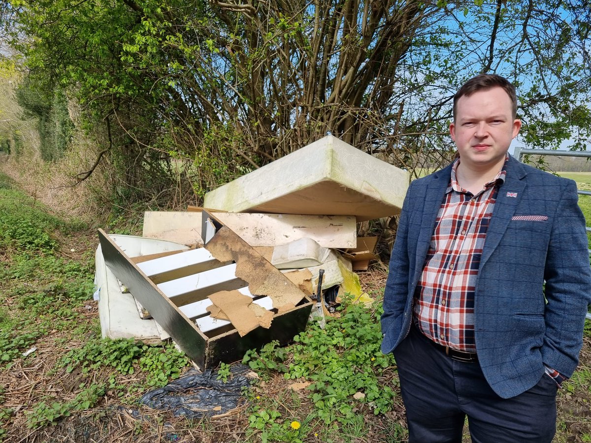 StephenMBanham's tweet image. Out canvassing today and found this disgraceful #Flytip just outside of #Groombridge Reported and sorted. 

#VoteBanham #VoteLocal #VoteConservative