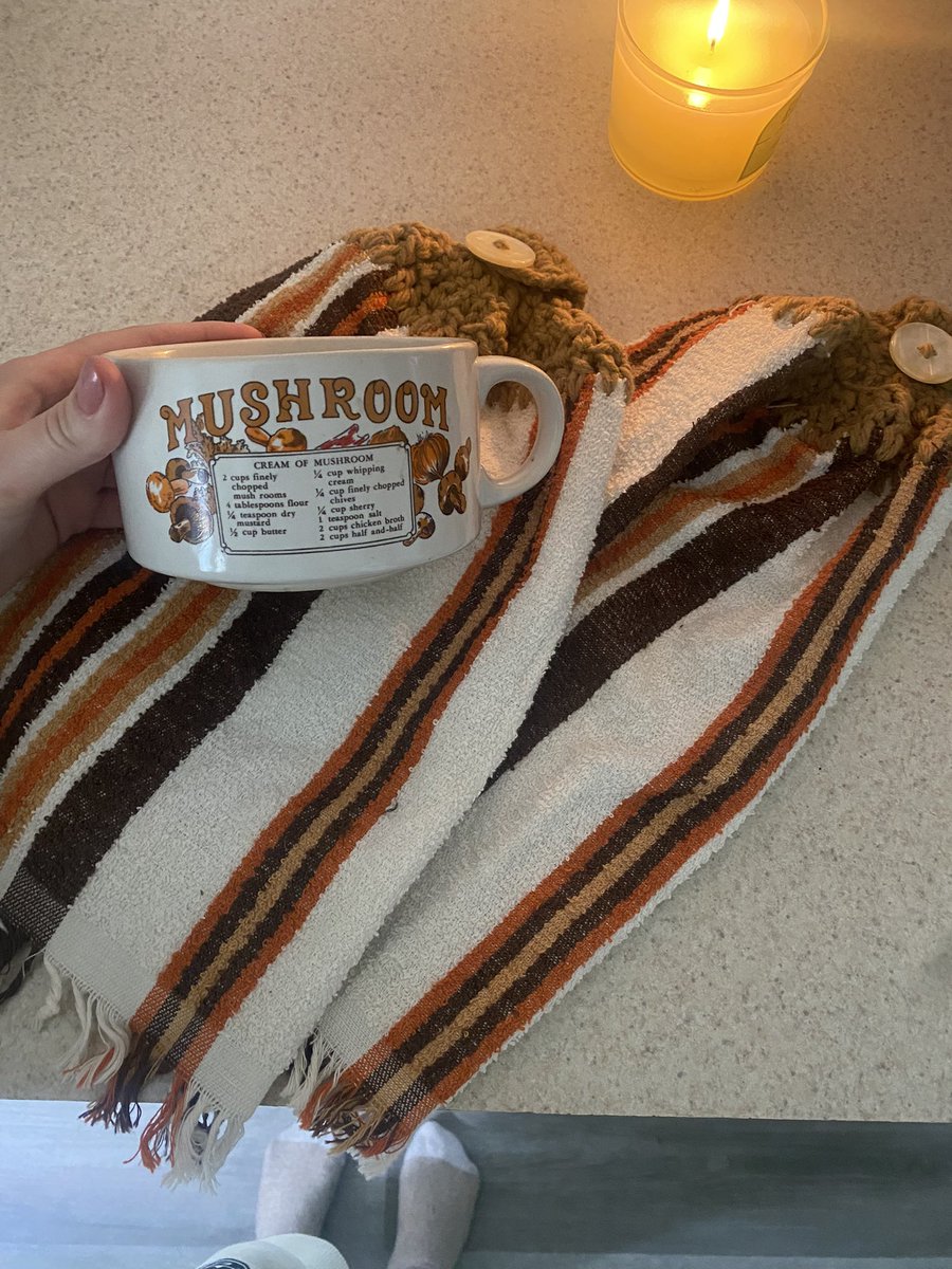 Saw this set at a local vintage shop back in December went back today and thought no way it would still be there… GUESS WHAT