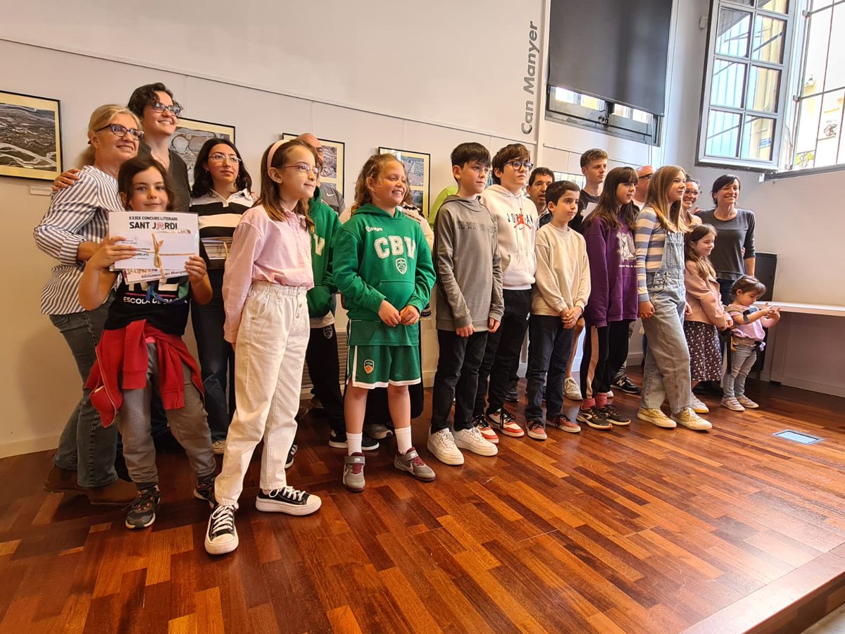 ARAvilassar's tweet photo. Aquest migdia, l'alcaldessa @CarolaLlauro i la regidora @CTerrradas han lliurat els premis XXXIX Concurs Literari #SantJordi a la Sala d'Actes de la Biblioteca

El foment de l'escriptura i de la lectura és importantíssim per tenir unes generacions futures més cultes i crítiques https://t.co/kDDtSwHbdj