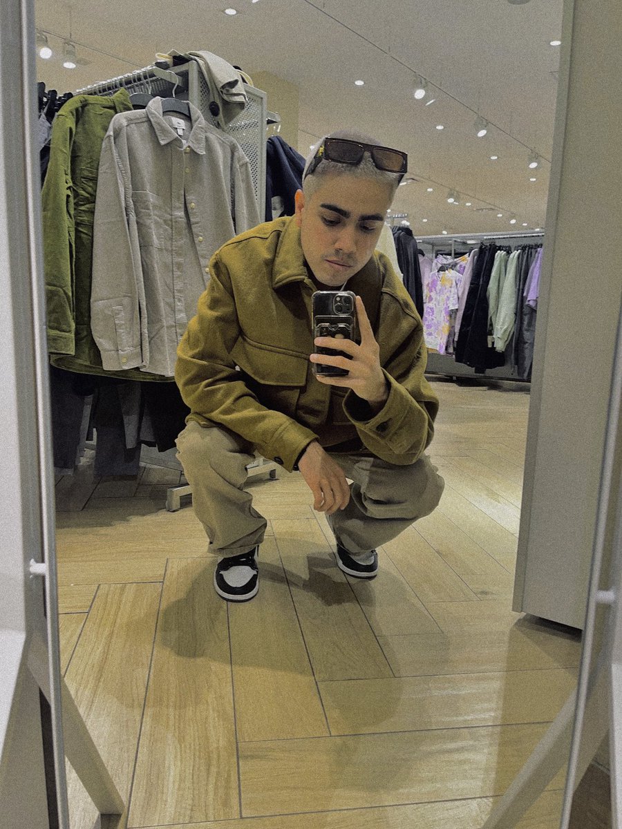 sammyrobledomx's tweet photo. No todo es música, también es flow🕶️
Aprovechando el bug de la tienda📸🪞

.

#aesthetic #photooftheday #photography #model #music #new #trending #love #nike https://t.co/vzM2fzdGSU