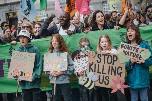 Today tens of thousands joined protests in Westminster

#TheBigOne 
#SystemChangeNotClimateChange 

extinctionrebellion.uk/the-big-one/pr…