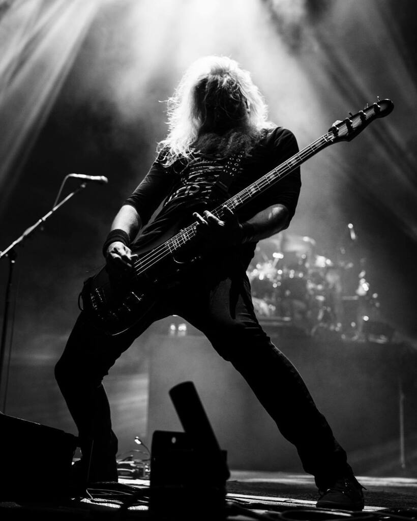 #Mastodon at the sold out <a href="/thekiaforum/">The Kia Forum</a> 4-21-23
💞
#andrewstuartphotos <a href="/mastodonrocks/">mastodonrocks</a> @billy_butterslax <a href="/creamale/">Daron</a> <a href="/bhinds/">Barbara Hinds</a> #TroySanders <a href="/leicacamerausa/">Leica Camera USA</a> #NickJohn instagr.am/p/CrWQSripNZm/