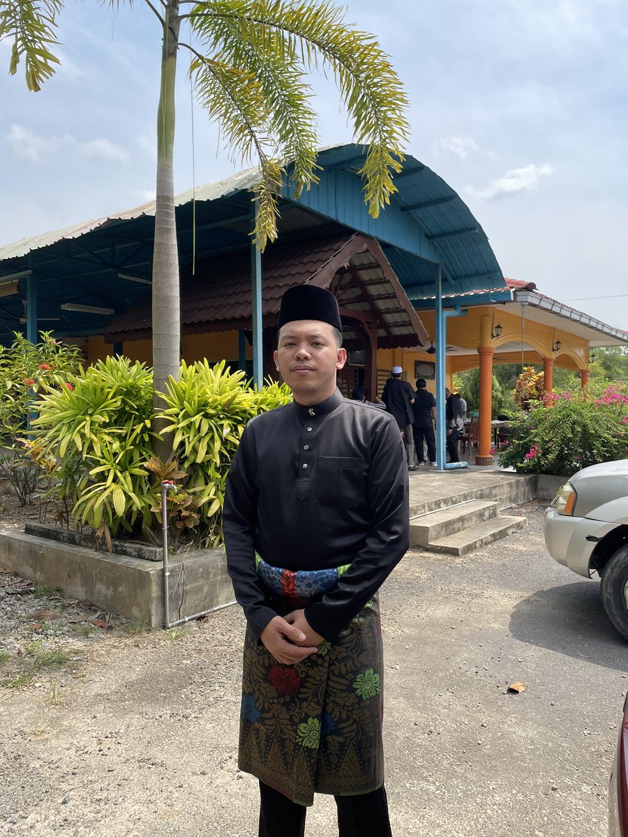 termiziisa's tweet photo. Selamat Hari Raya ✨🖤 #TeamHitam https://t.co/4VOHfRZpOq