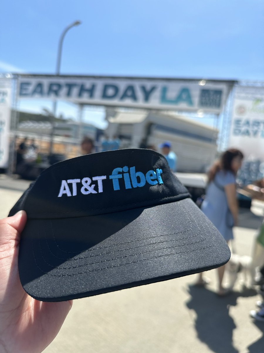 Its_Jessicaahh's tweet photo. Come &amp; say HI! Event day at Huntington Beach! 🌐 
#Earthday #HuntingtonBeach #lifeatt #att https://t.co/lZSXDlxW5K