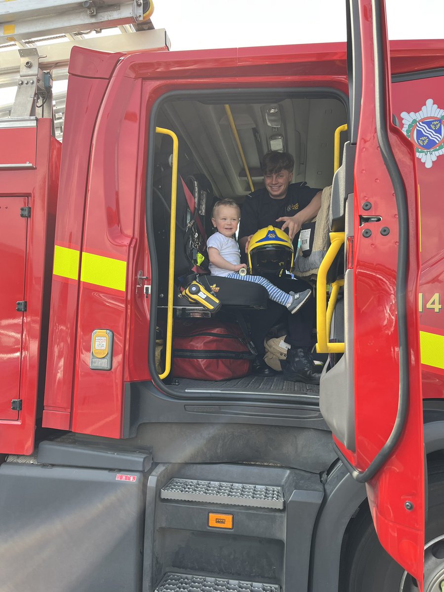 annaamelia98's tweet photo. @MerseyFire huge thank you to Carl today for making Toby’s day! He was so excited! ☺️ https://t.co/oYh5XUivzS