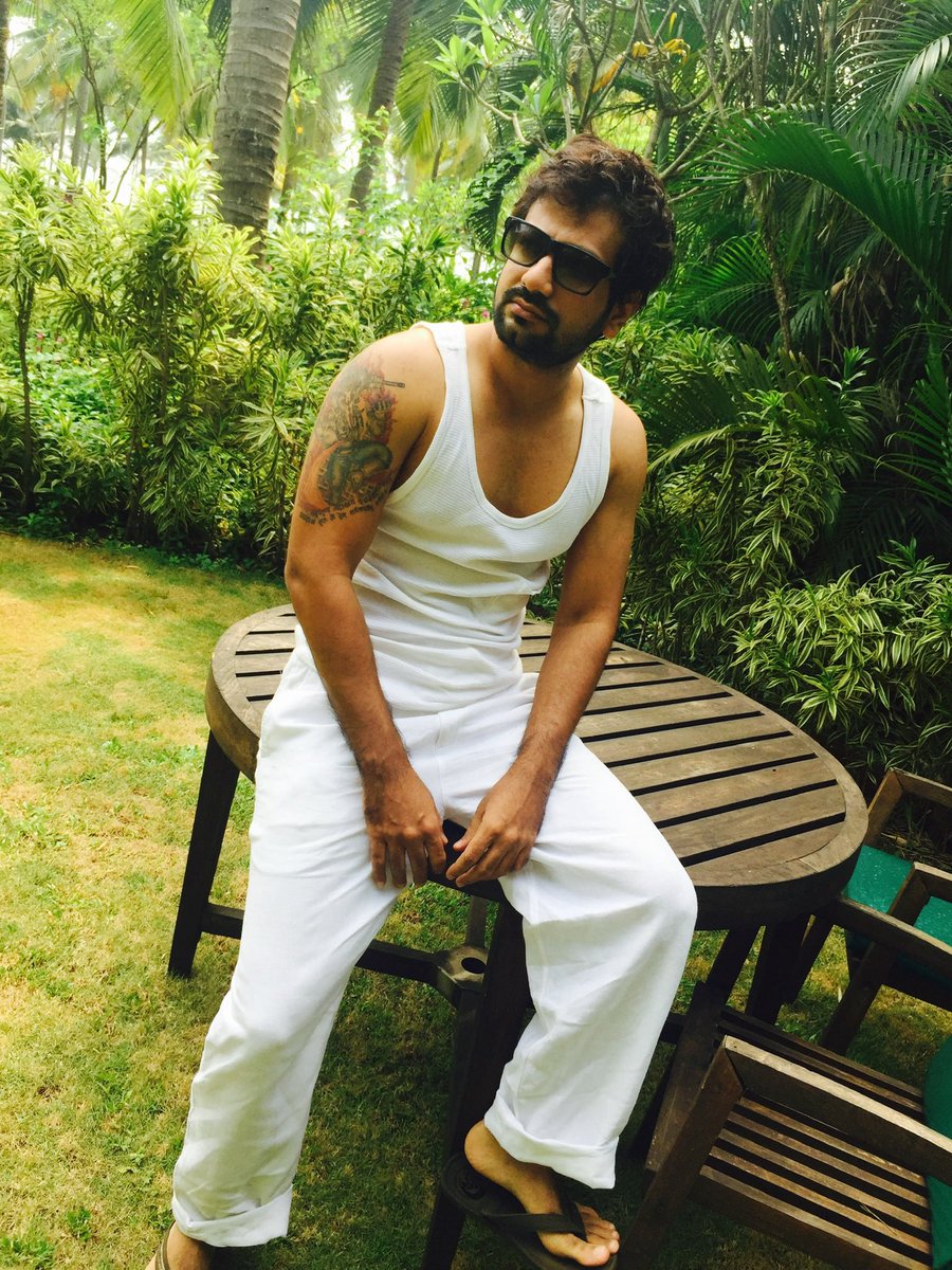 mihirfromroha's tweet image. #followthe trend.. picture in white