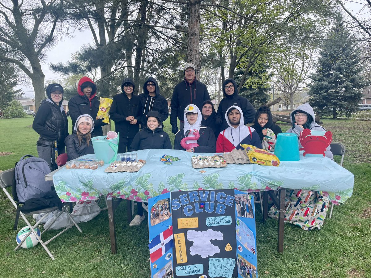 Service Club handing out egg shell planters &amp; seeds <a href="/fpparks/">Park District of Franklin Park</a> #EarthDay Event. Did you know egg shells help provide nutrients to your garden? #leydenpride