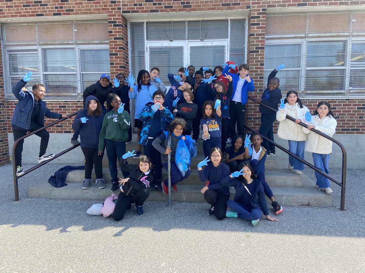 MsSansone1's tweet photo. Earth Day is an important reminder that we all have a role to play in protecting the planet. The grade 3/4 students had meaningful conversations about the impact that our daily choices and actions have on the environment🌎❤️🫶🏼 #healtheplanet @StBernardsTCDSB https://t.co/XmCxLzGYlf