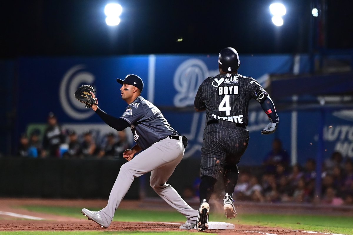 RielerosDeAgs's tweet photo. ¡HOY LA MÁQUINA VA POR REVANCHA!🚂💥

Te compartimos un poco de lo que se vivió ayer en nuestro primer juego de la temporada⚾️❗️.

Galería de fotos presentada por Sports World Ags 💪🏼 

📸 Fotos cortesía @AcererosOficial 
.
.
.
.
.
.
@mendivilX20 https://t.co/OsVSoFFM54