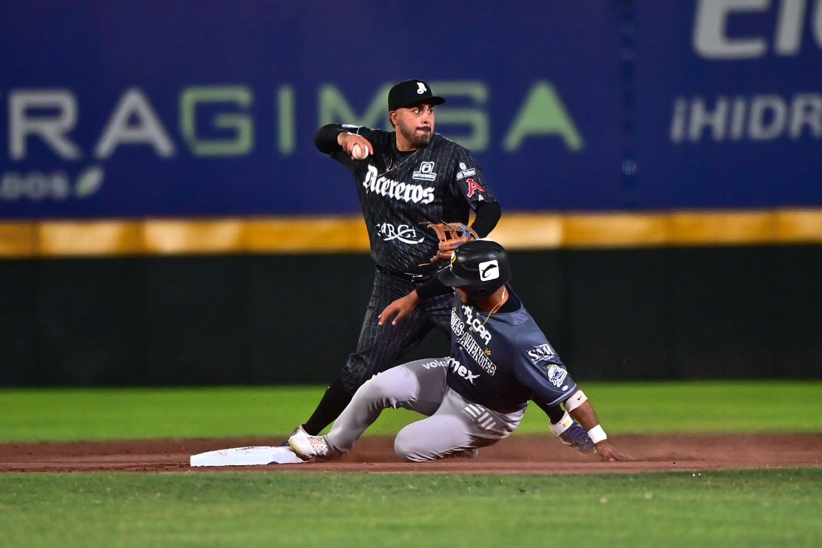 RielerosDeAgs's tweet photo. ¡HOY LA MÁQUINA VA POR REVANCHA!🚂💥

Te compartimos un poco de lo que se vivió ayer en nuestro primer juego de la temporada⚾️❗️.

Galería de fotos presentada por Sports World Ags 💪🏼 

📸 Fotos cortesía @AcererosOficial 
.
.
.
.
.
.
@mendivilX20 https://t.co/OsVSoFFM54