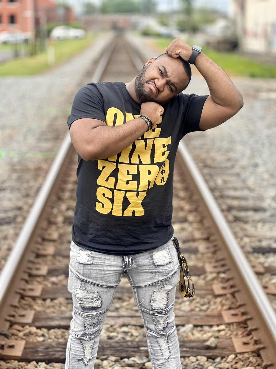 _borntowin3's tweet photo. Went MIA and came back A PHI A🦍🤙🏽
#2euceClub❄️
#PhirstDayOut🖤💛 https://t.co/VdFxUkeaoV