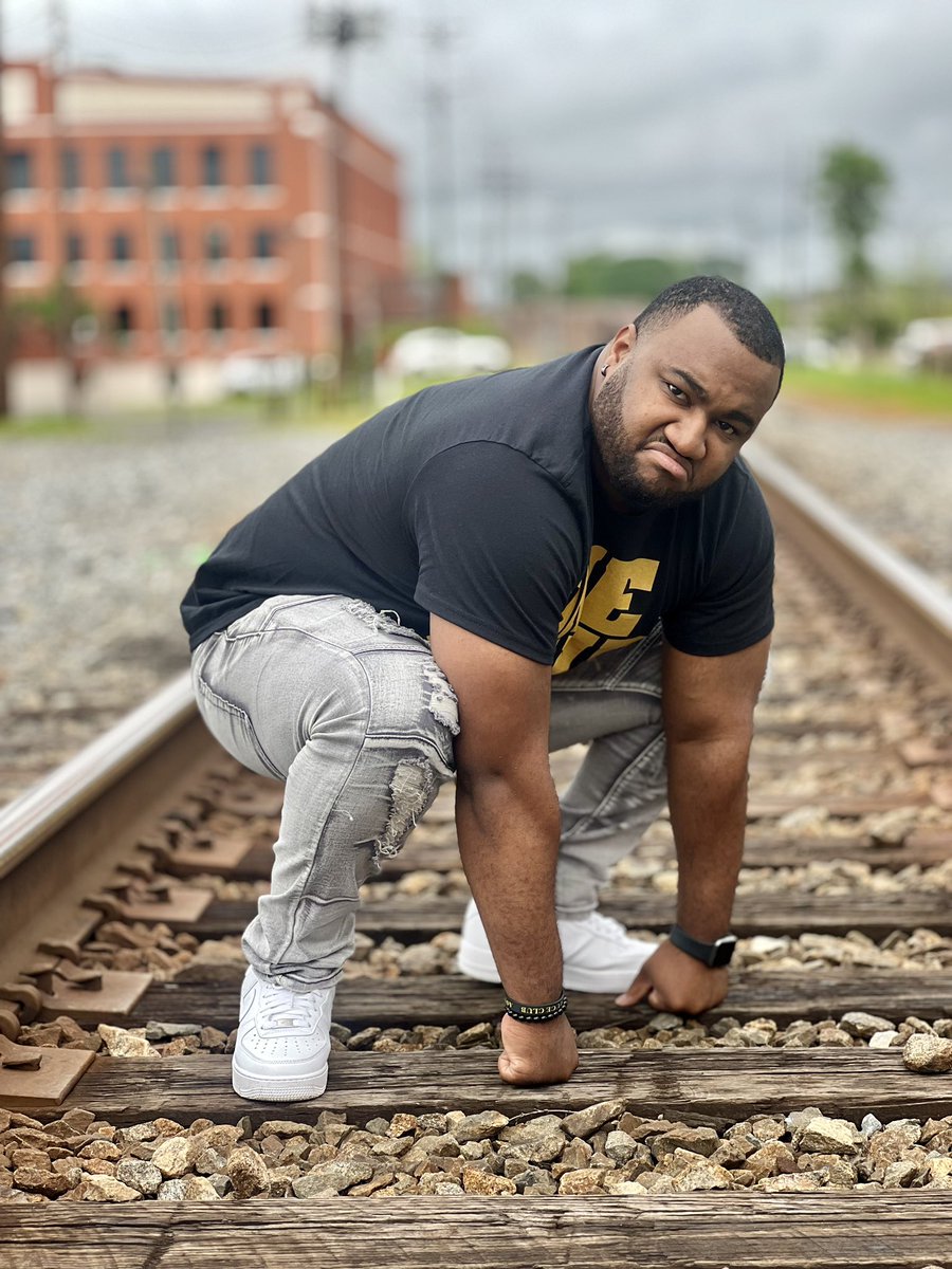 _borntowin3's tweet photo. Went MIA and came back A PHI A🦍🤙🏽
#2euceClub❄️
#PhirstDayOut🖤💛 https://t.co/VdFxUkeaoV