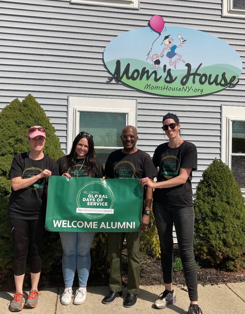 BingMW22's tweet photo. Today is @BinghamtonU Alumni Global Day of Service,  and BU graduates all over the country are doing meaningful work in their local communities.  

I was lucky enough to join a small team with a clean up project at Mom's House NY.  
@binghamtonalum
#BingServes
#AGDS https://t.co/7boxOn3BoX