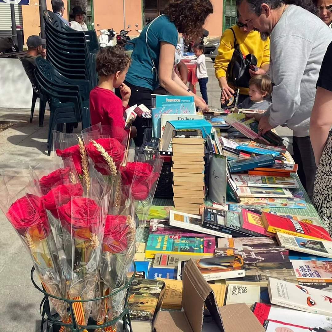 SomSerralta's tweet photo. 🙏Moltes gràcies a tothom per fer possible un Sant Jordi serraltí increïble! 🤩

Ens ha encantat el bon ambient a una plaça plena per passar-ho bé en la millor companyia: la de la gent del nostre barri. Més que mai, #OrgullSerraltí! https://t.co/62K5WPbmuM