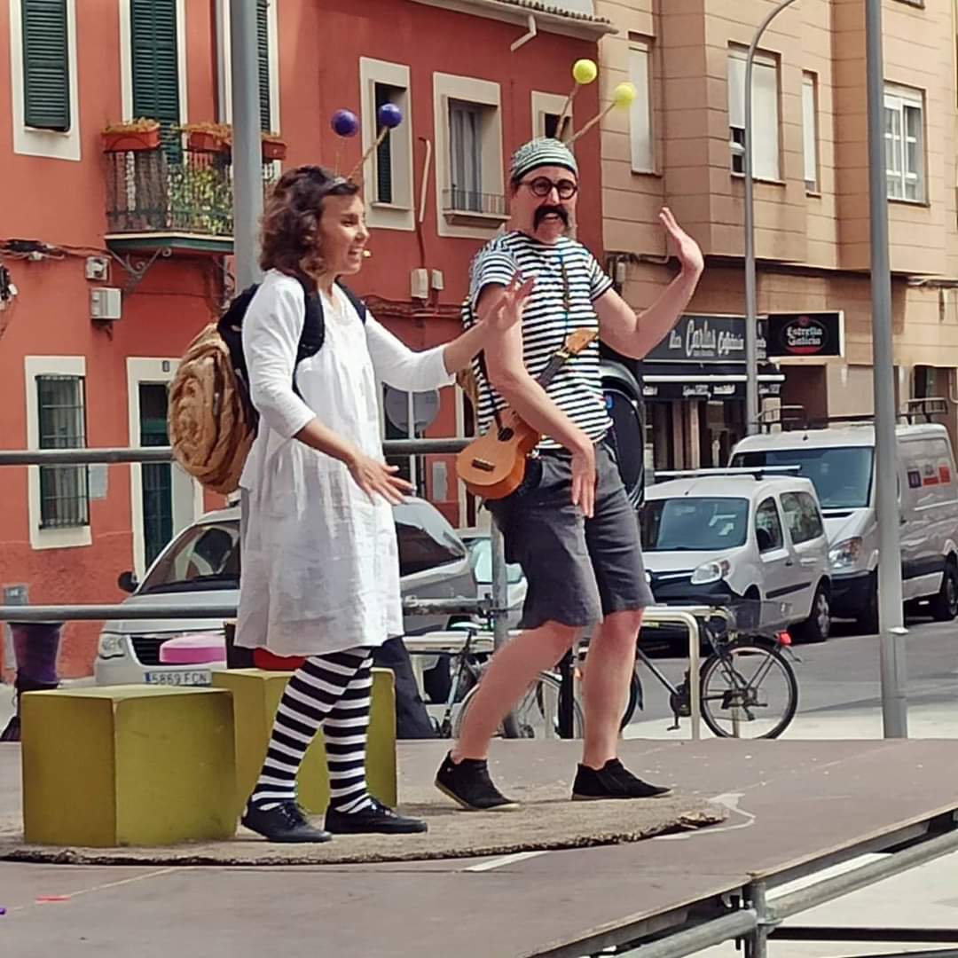 SomSerralta's tweet photo. 🙏Moltes gràcies a tothom per fer possible un Sant Jordi serraltí increïble! 🤩

Ens ha encantat el bon ambient a una plaça plena per passar-ho bé en la millor companyia: la de la gent del nostre barri. Més que mai, #OrgullSerraltí! https://t.co/62K5WPbmuM