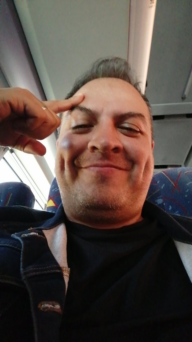 VICTORUGARTE1's tweet photo. Pues muy bien mi vuelo por @viajaVolaris Me ayudaron a llegar a tiempo a mi destino.
Les mando un saludo.
Voy a @GetsuFest En Uruapan.
En la semana estaré grabando algo rifado.
#Doblaje #Actor #Conven #Gira #Voiceover #Sasuke #HarryPotter https://t.co/9aU9M7LVaf