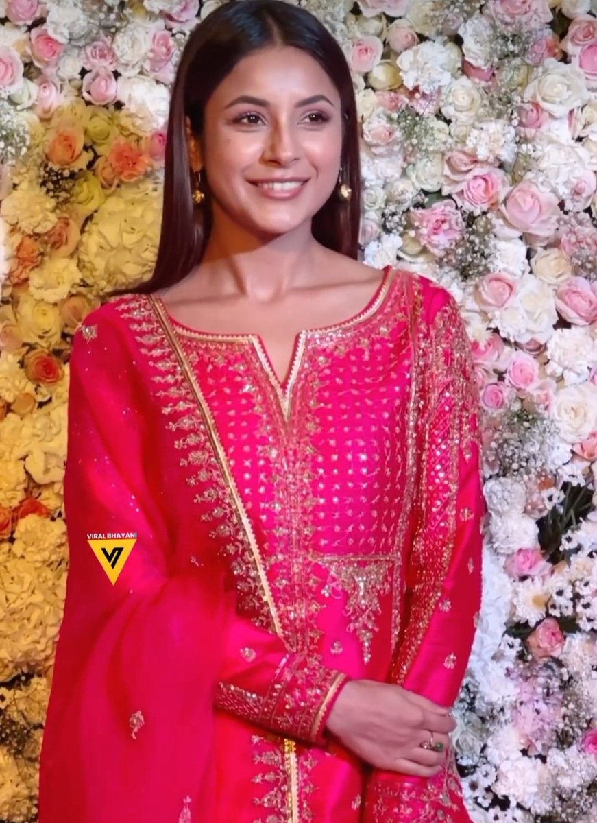 Elegance 💞

#ShehnaazGill ⭐️❤️

ArpitaKhan's eid party.